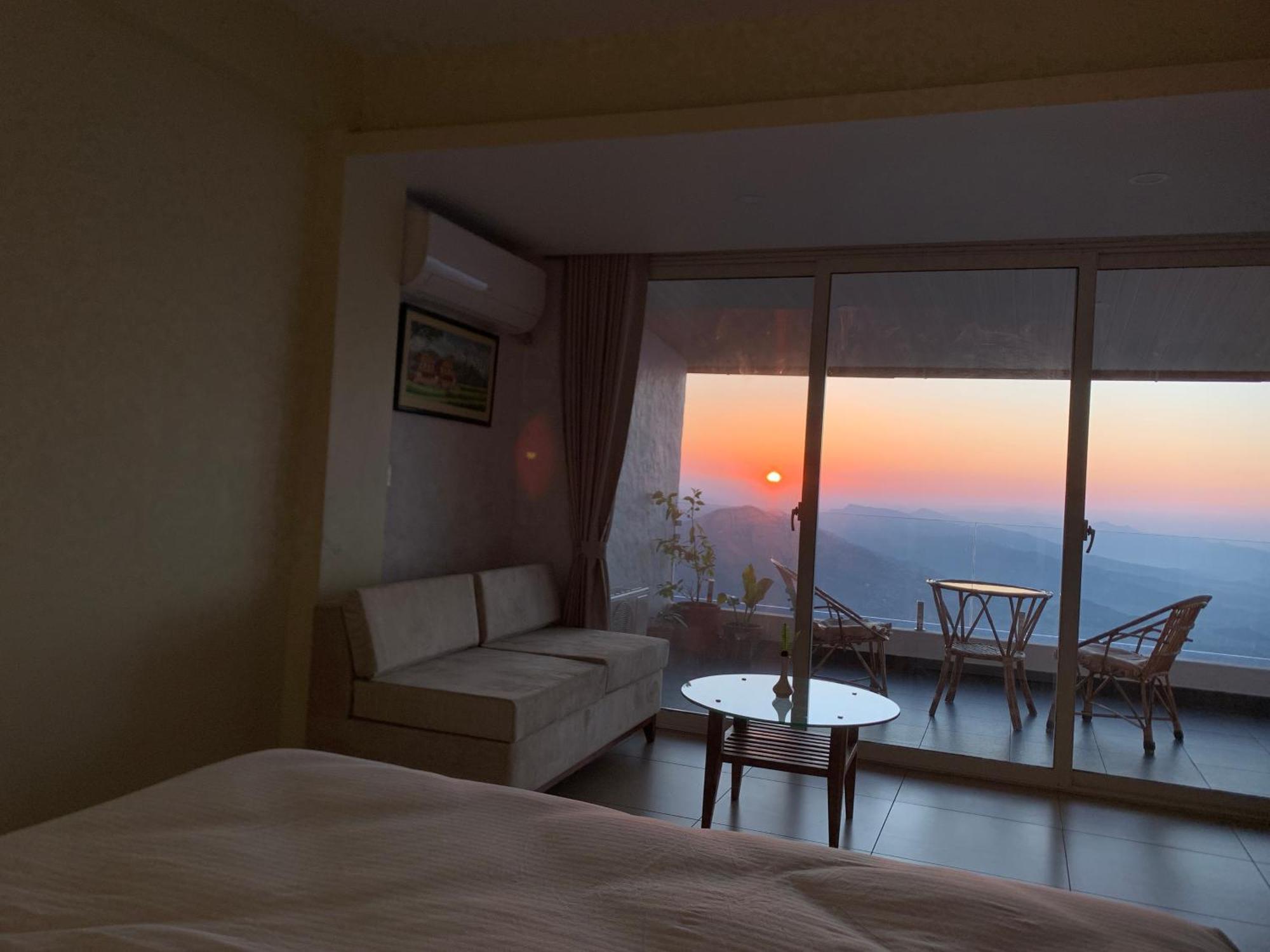 Superview Lodge, Best Himalayan Sunrise In Sarangkot Pokhara Exterior photo